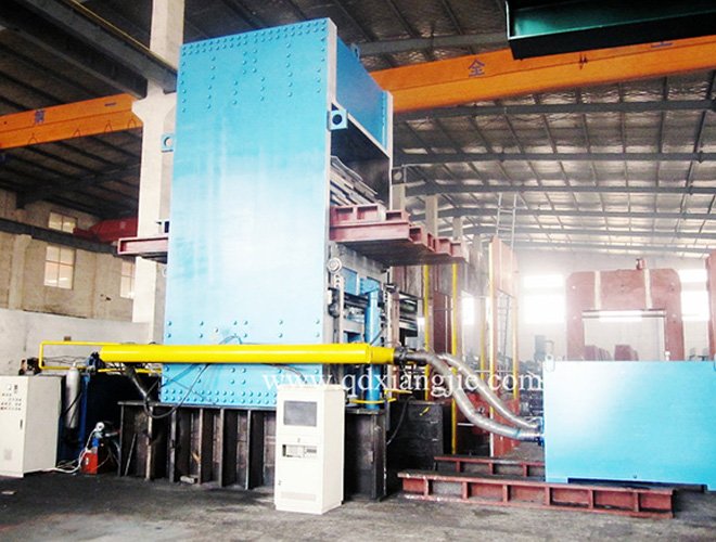 4500T 側(cè)板式平板硫化機(jī)