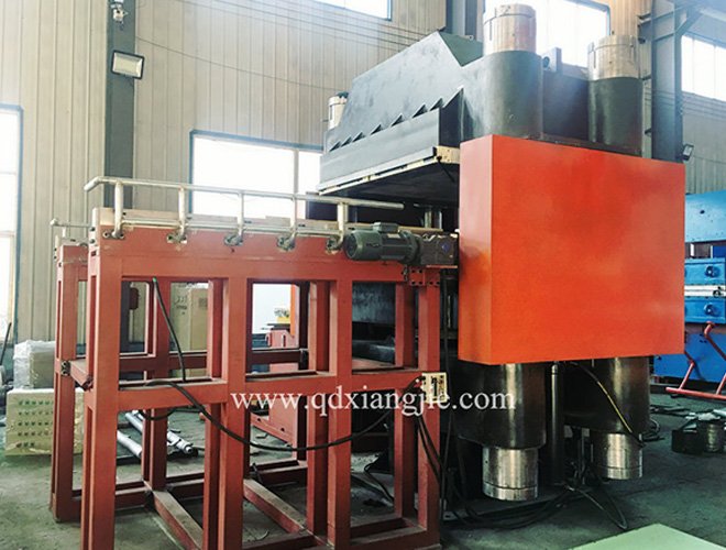 西班牙 訂購(gòu) 立柱式實(shí)心胎硫化機(jī)